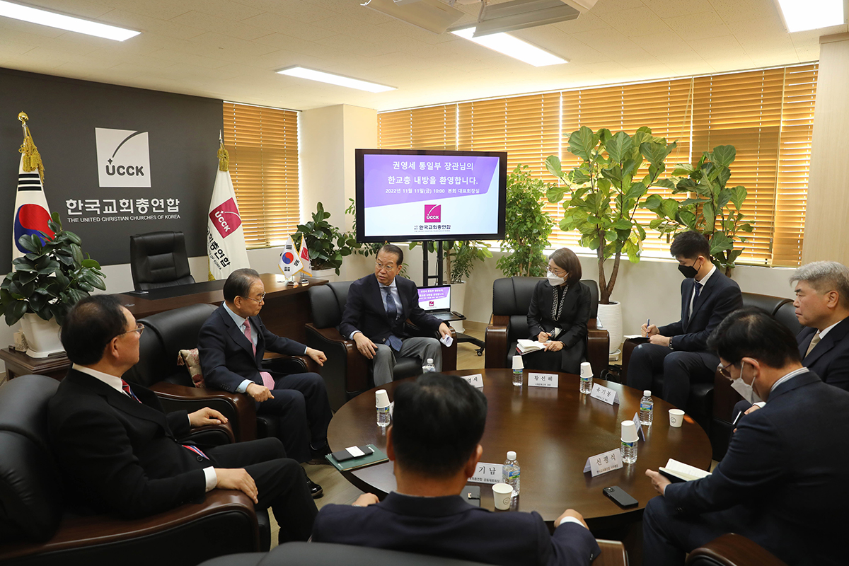 Unification Minister Kwon Youngse visits President of the United Christian Churches of Korea