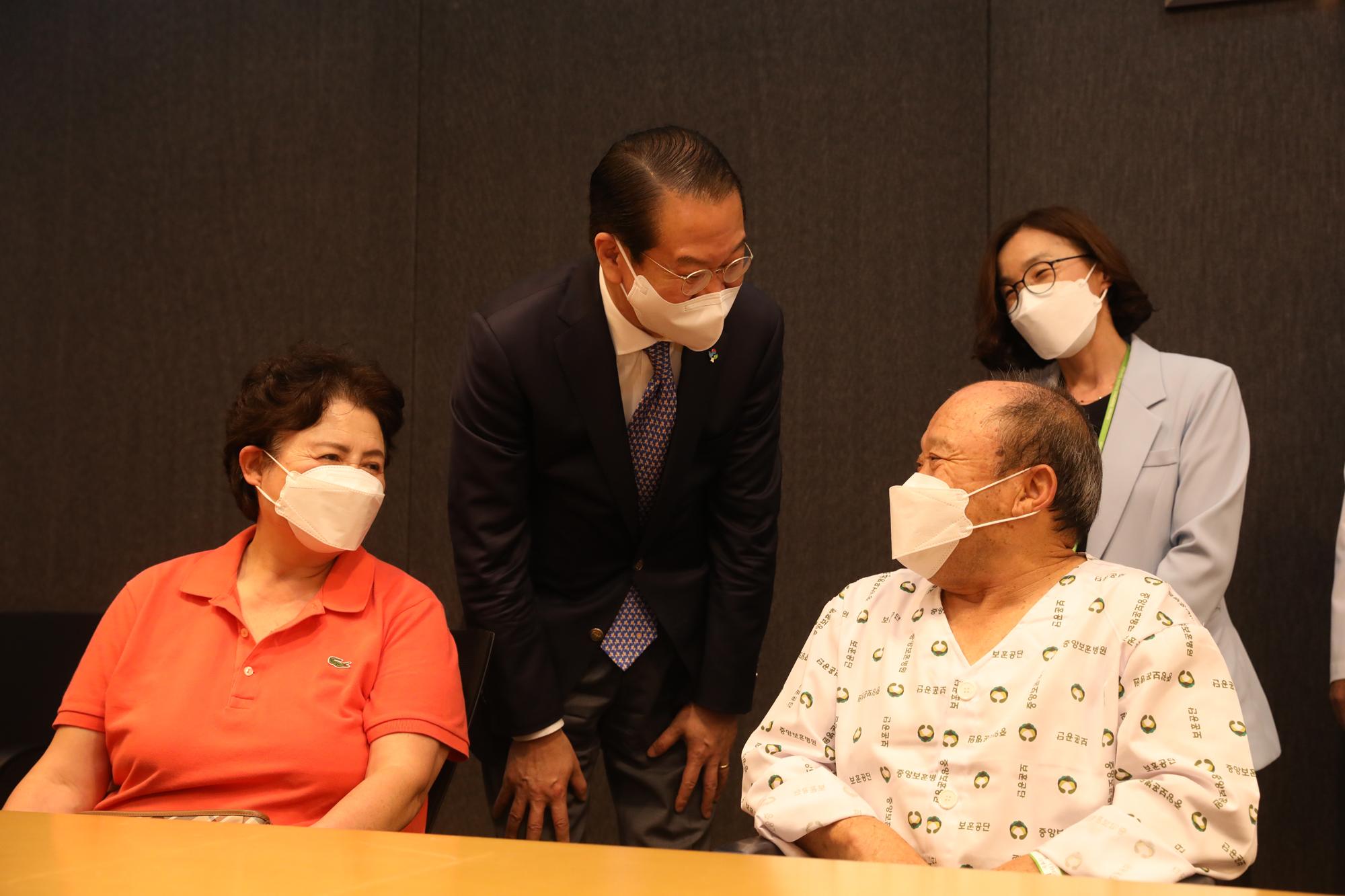 Unification Minister Kwon Youngse Visits VHS Medical Center