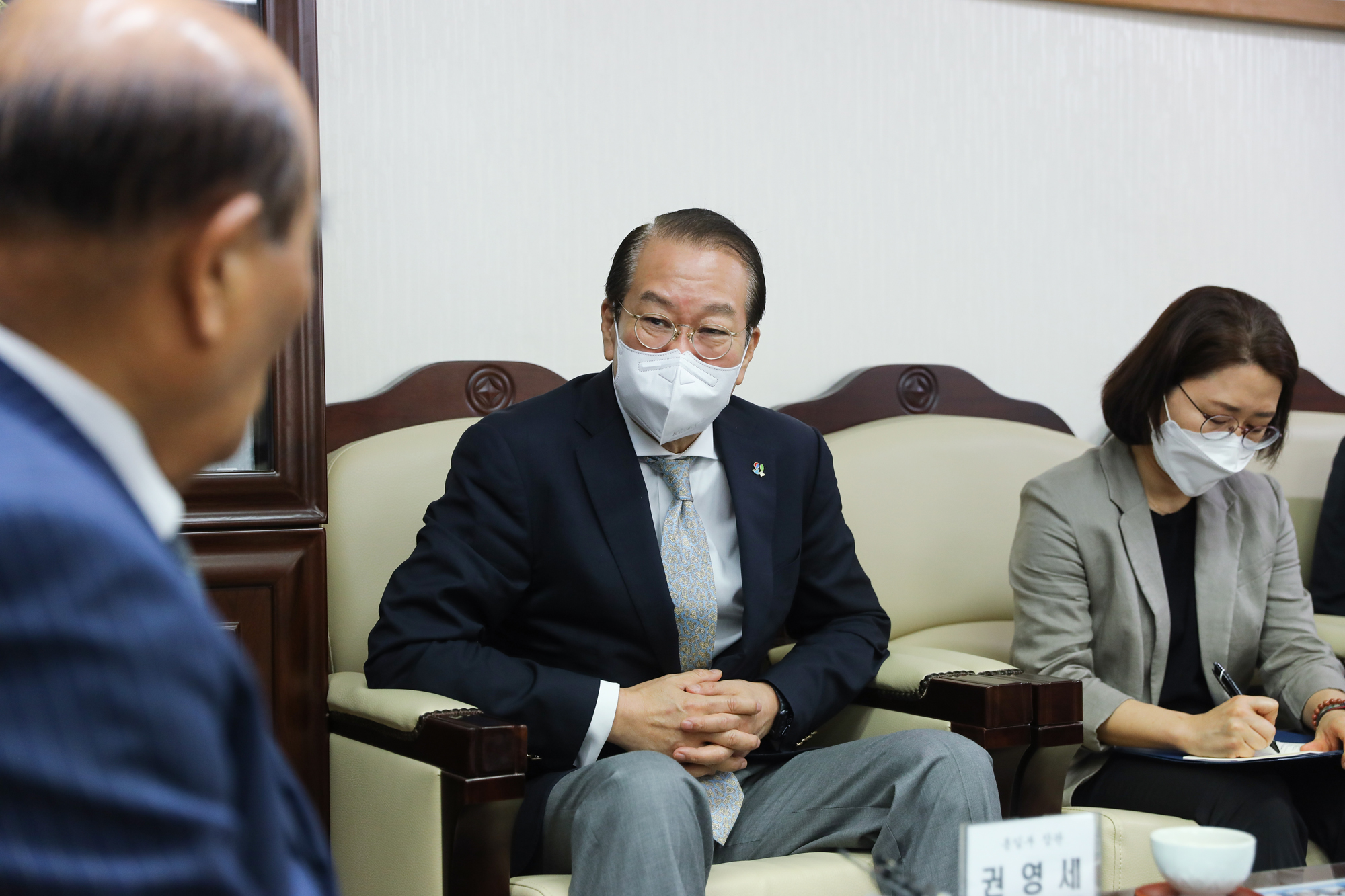 Unification Minister Kwon Youngse Pays Courtesy Visit to Confucianism Director Son Jin-Woo