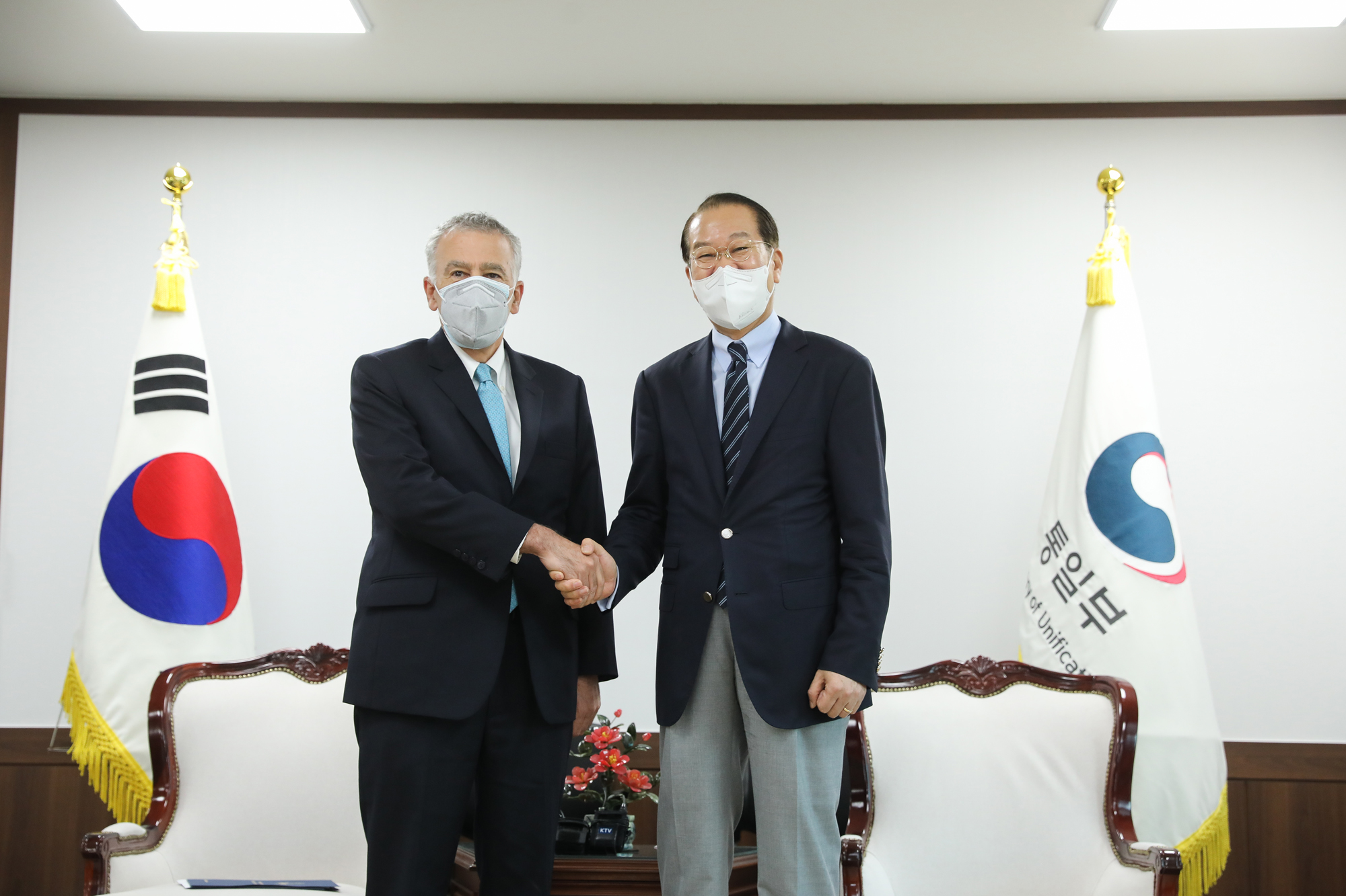 Unification Minister Kwon Younse Meets Philip Goldberg, US Ambassador to the Republic of Korea