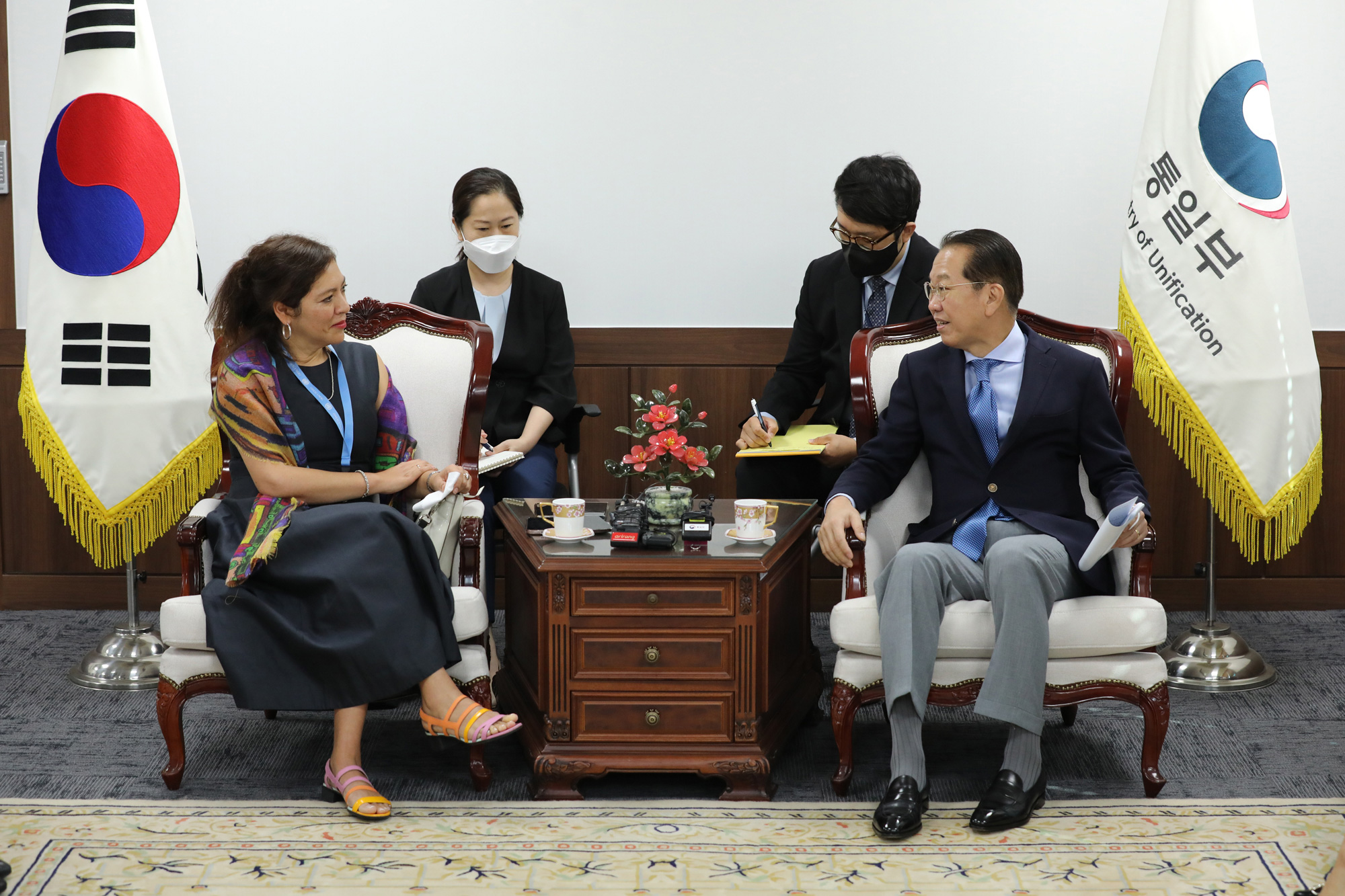 Unification Minister Kwon Youngse Meets UN Special Rapporteur on Human Rights Situations in North Korea