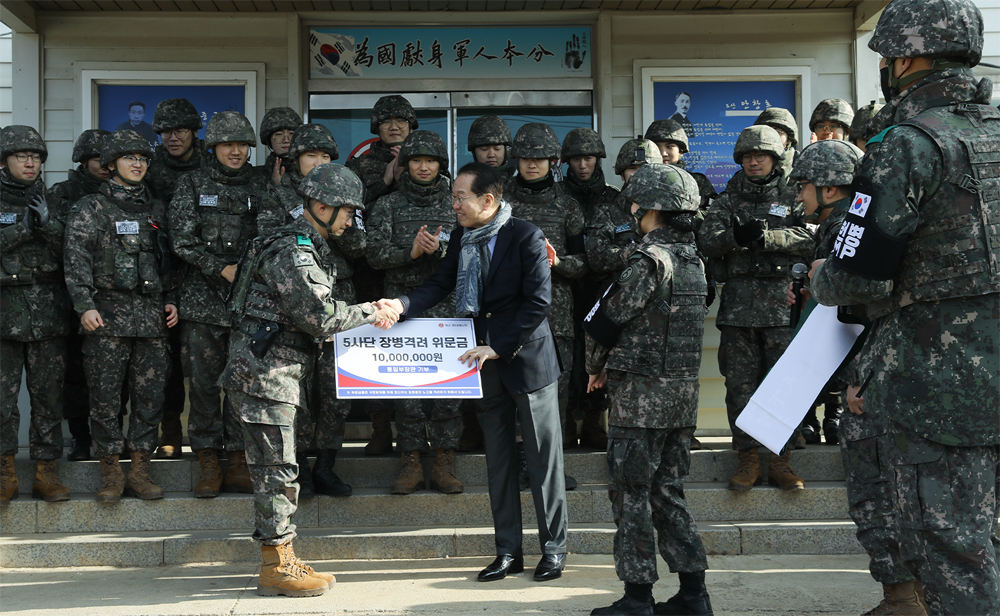 Unification Minister Kwon Young-se Encouraged Soldiers in the Fifth Division