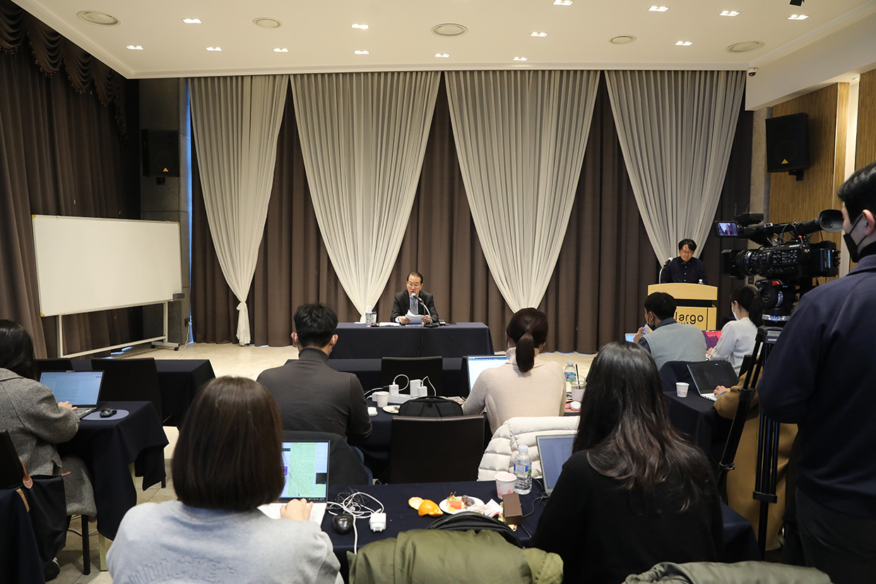 Unification Minister Kwon Youngse made the introductory remarks in a meeting with the press corps.