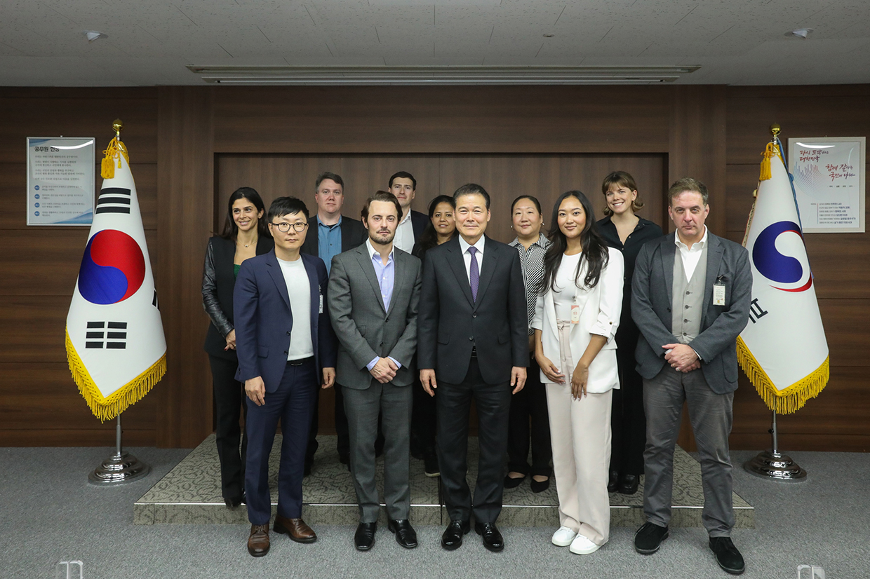 Minister Kim Yung Ho meets with representatives of the U.S.-based HRF image03