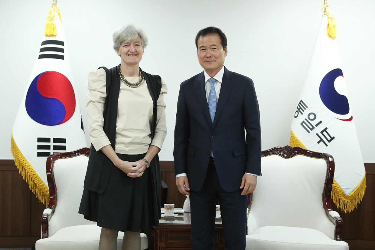 Minister Kim Yung Ho meets with Canadian Ambassador to South Korea Tamara Mawhinney image02