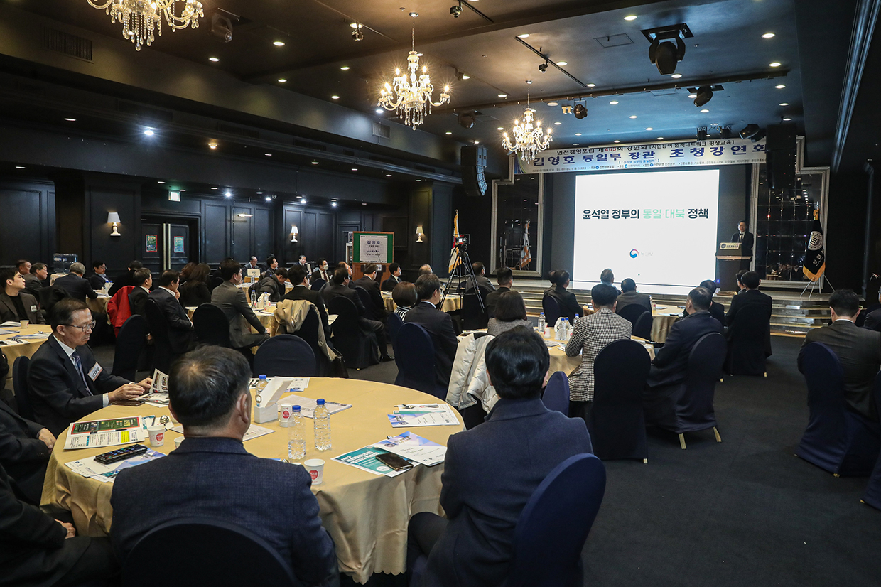 Unification Minister delivers a lecture at the 463rd breakfast lecture meeting held by the Incheon Business Forum image02