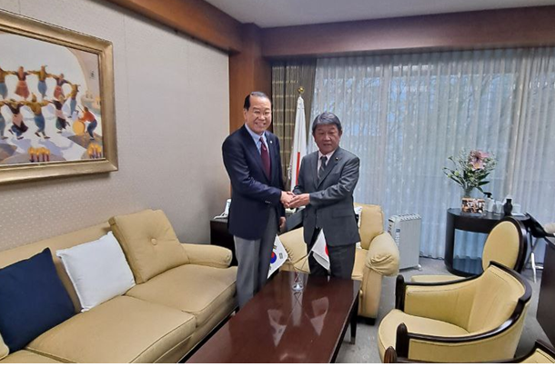 Unification Minister Kwon Youngse meets with top Japanese officials to discuss ways to strengthen Korea-Japan cooperation regarding unification and North Korean policies