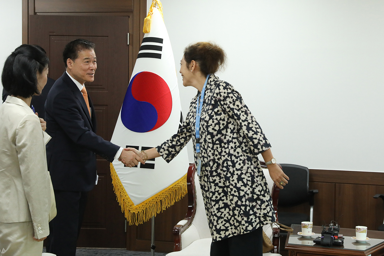 Minister Kim Yung Ho meets with Elizabeth Salmon, the UN Special Rapporteur on human rights situation in North Korea image 01