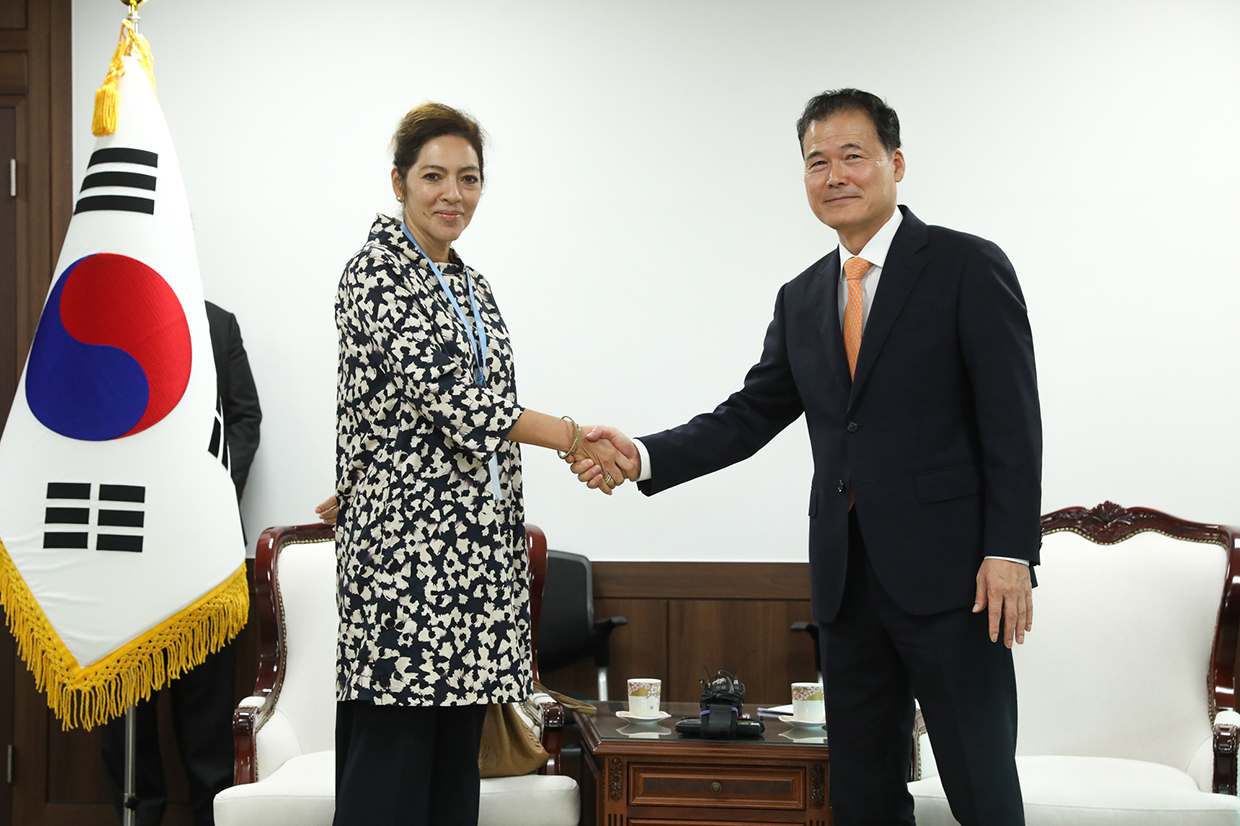 Minister Kim Yung Ho meets with Elizabeth Salmon, the UN Special Rapporteur on human rights situation in North Korea image 02