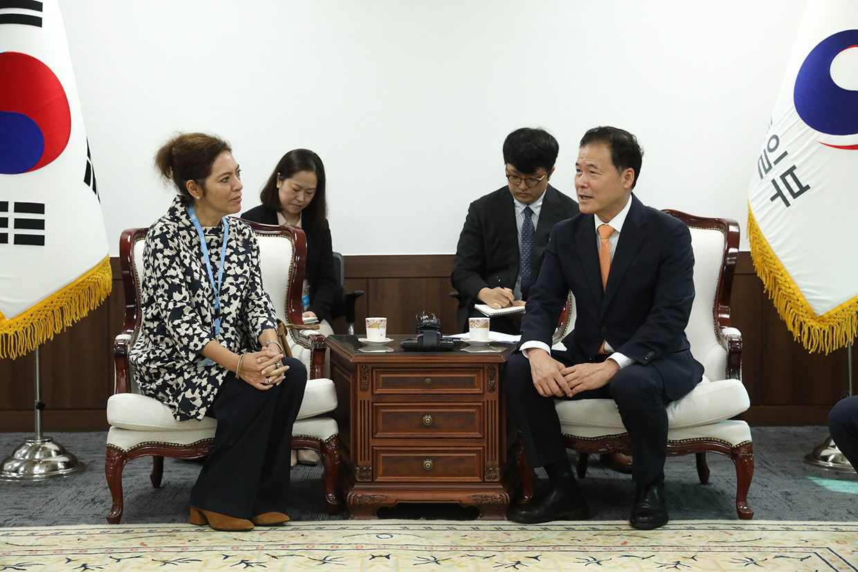 Minister Kim Yung Ho meets with Elizabeth Salmon, the UN Special Rapporteur on human rights situation in North Korea image 03