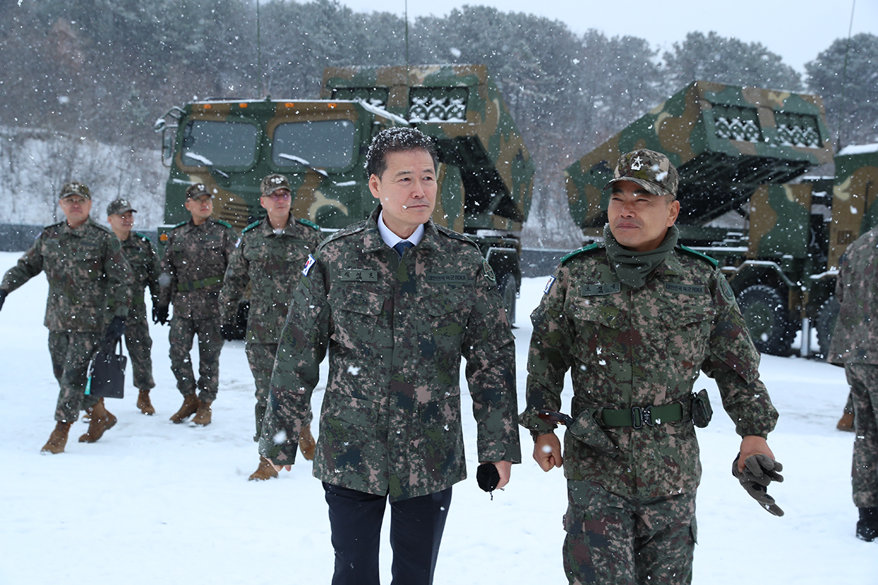 Unification Minister Kim Yung ho visits a subordinate unit of the Army Fires Brigade and delivers a lecture image