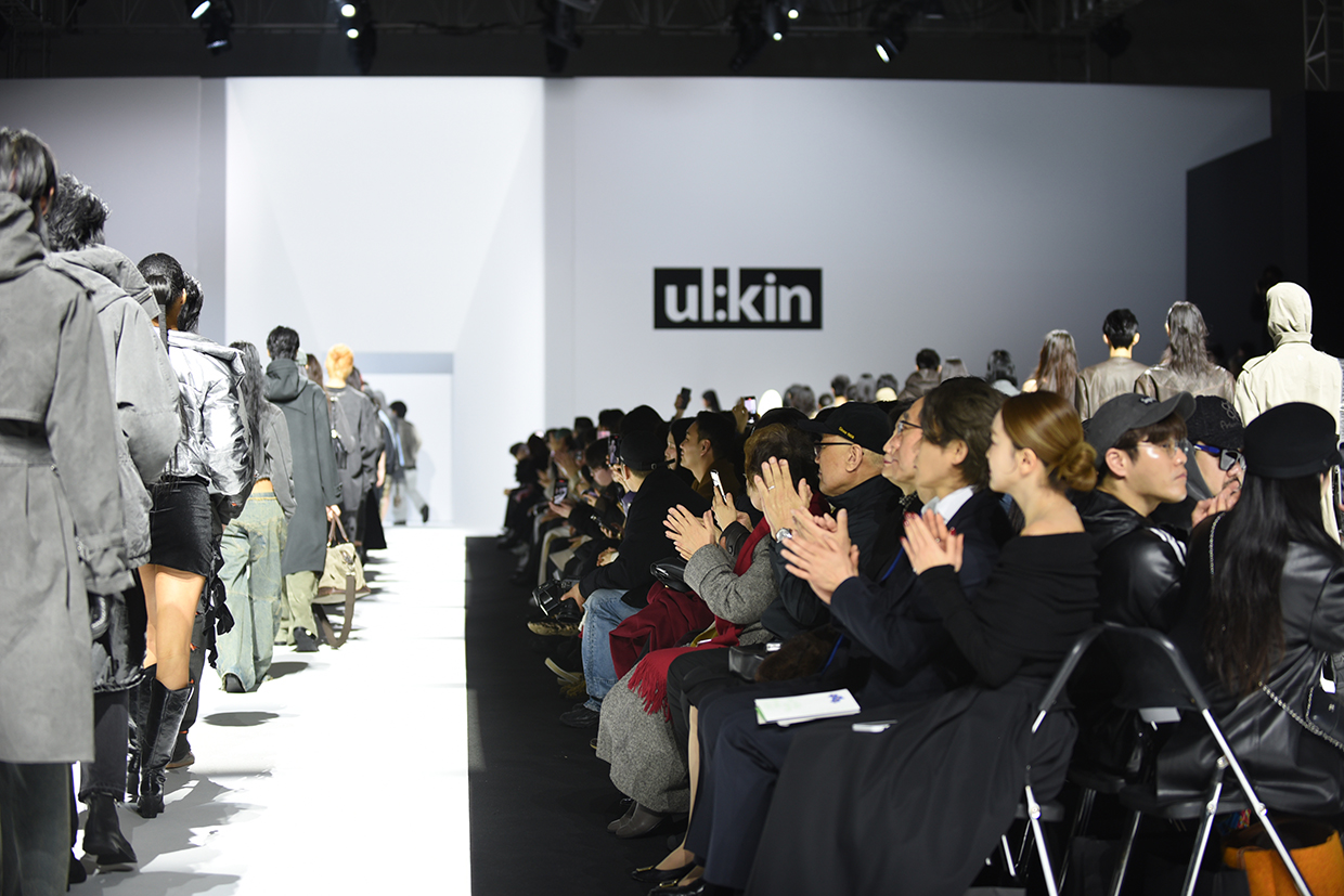 The Ministry of Unification unveils a symbol representing abductees, detainees, and prisoners of war at the 2024 F/W Seoul Fashion Week image