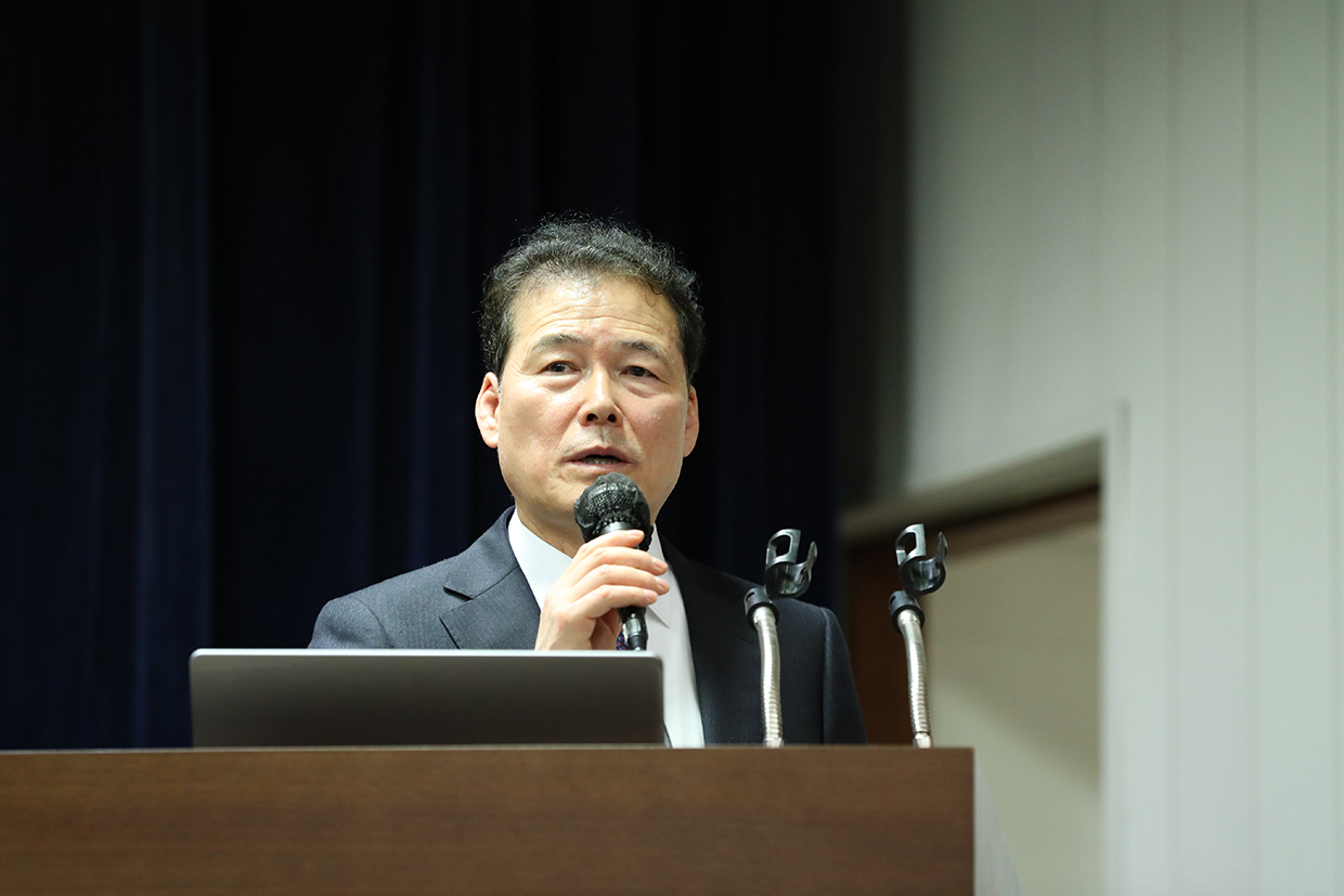 Unification Minister Kim Yung Ho delivers a special lecture for residents in the Northern Korean provinces image