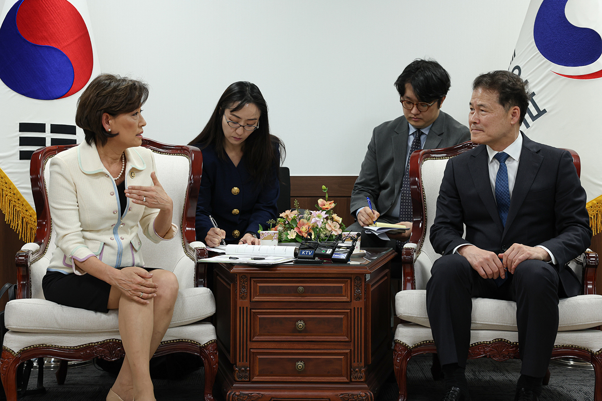 Unification Minister Kim Yung Ho meets with delegation of U.S. Congressional Study Group on Korea image