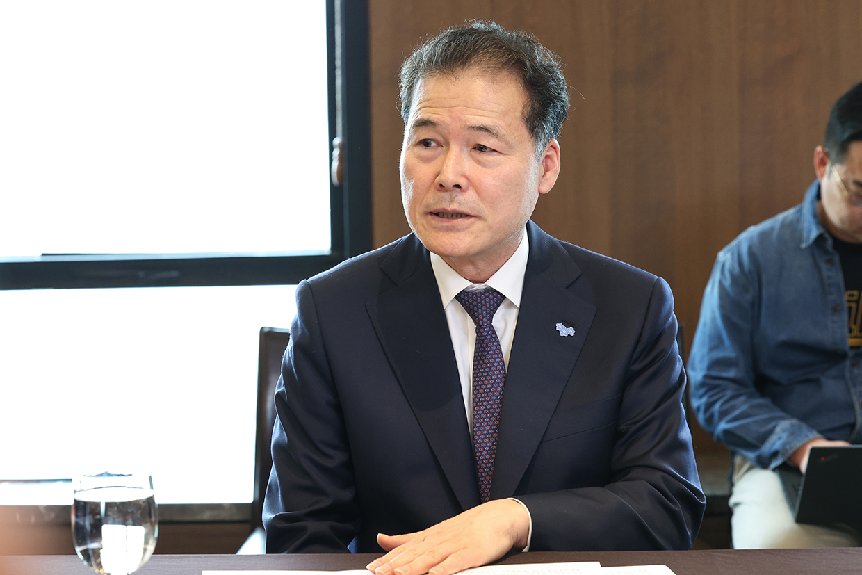 Unification Minister Kim Yung Ho meets with veterans in the field of diplomacy and security image